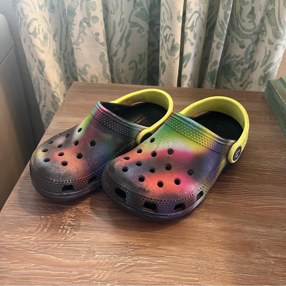 CROCS Kids Tie Dye Crocs with Yellow Strap - Picture 2 of 5